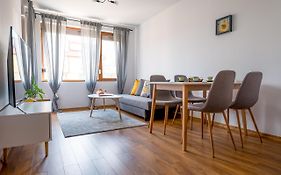 City View Apartment With 2 Bedrooms And Free Garage